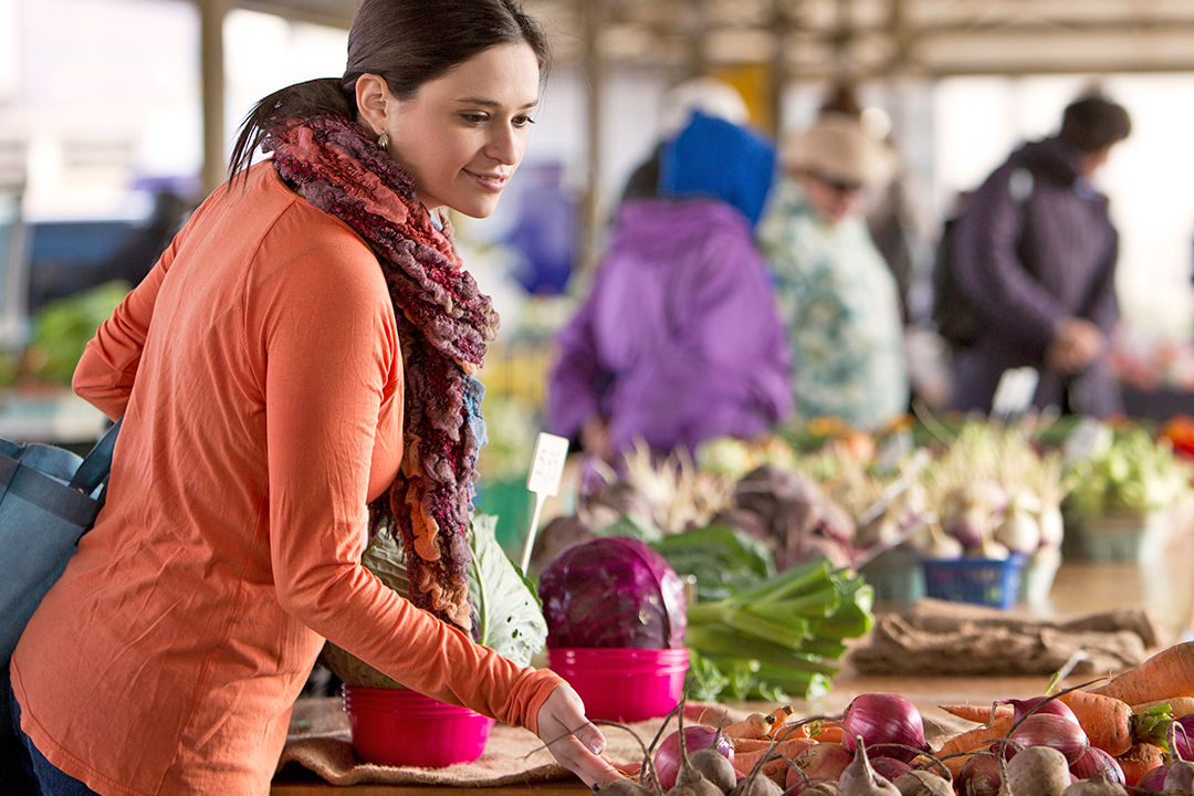 woman at farmers market